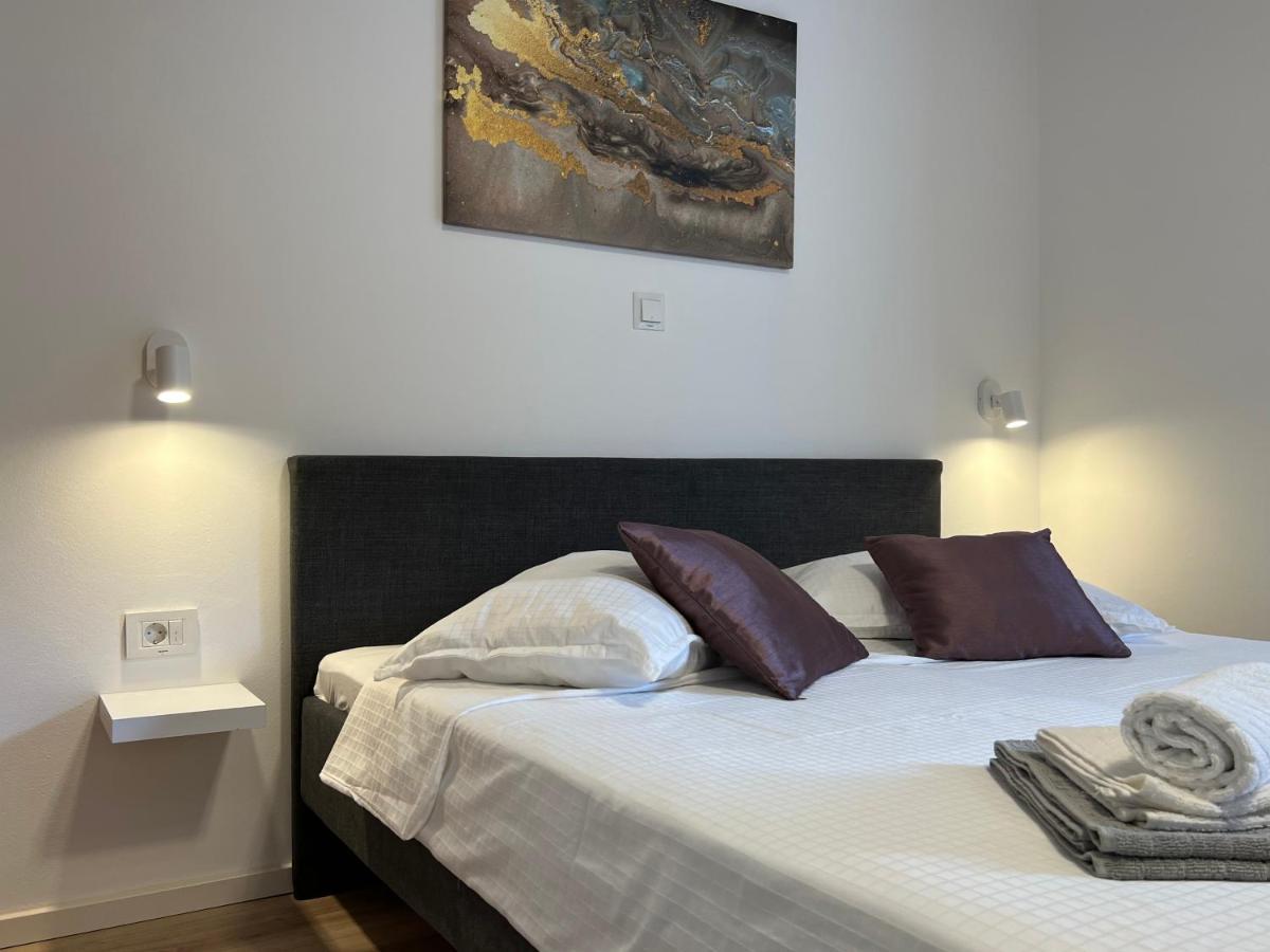 Apartmani Ivelic Supetar Exterior photo